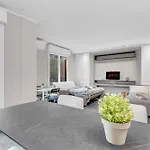 San15 - Elegant With View - Apartmán *